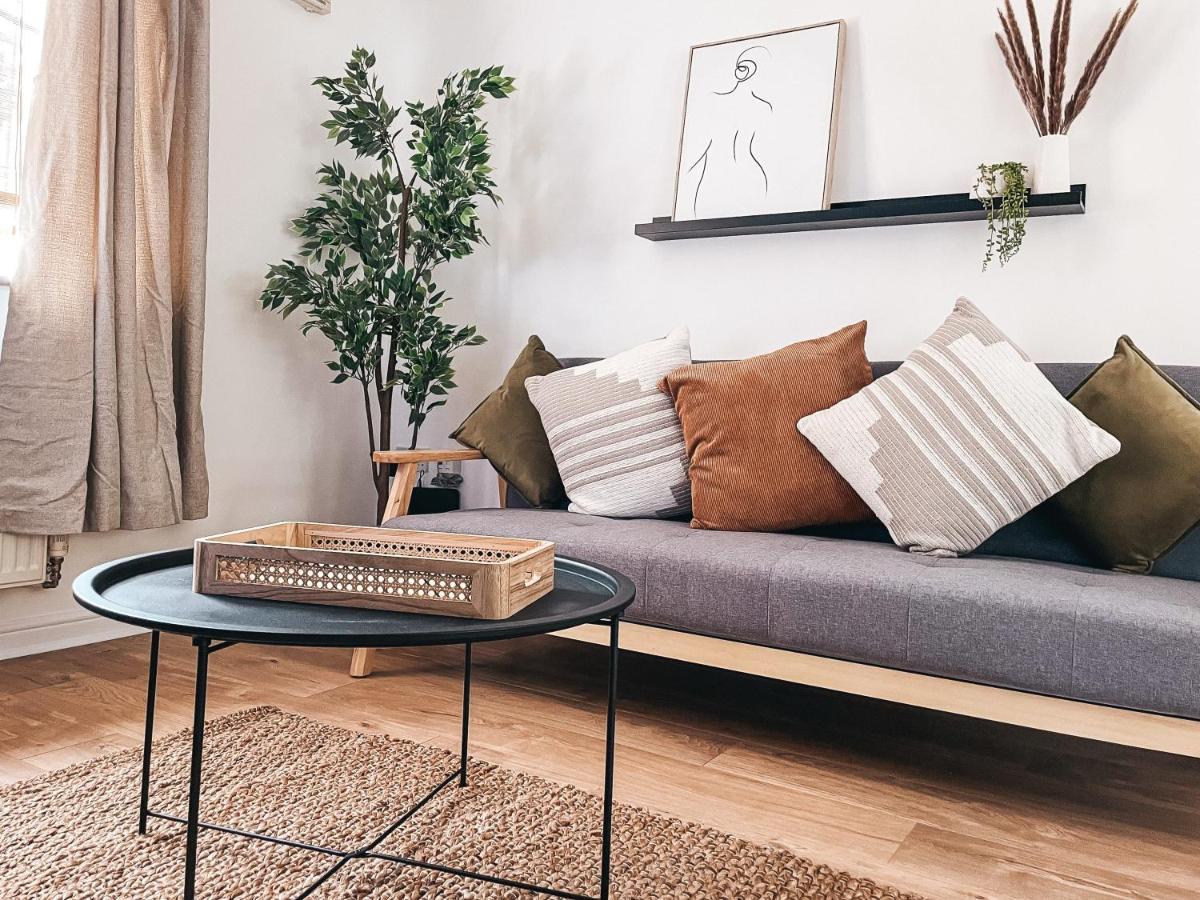 Hollybush Apartment, By Solace * Newport (Gwent)