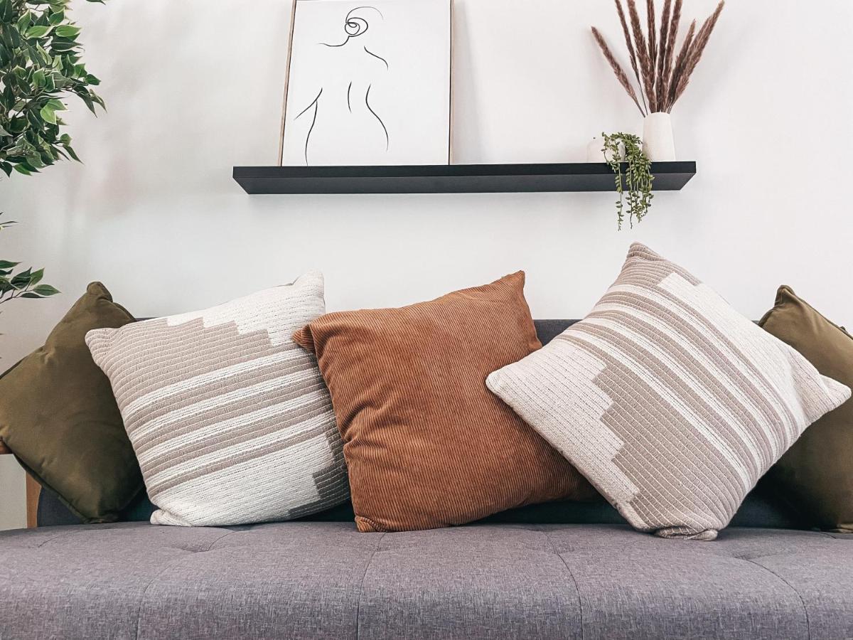 Hollybush Apartment, By Solace Newport (Gwent)
